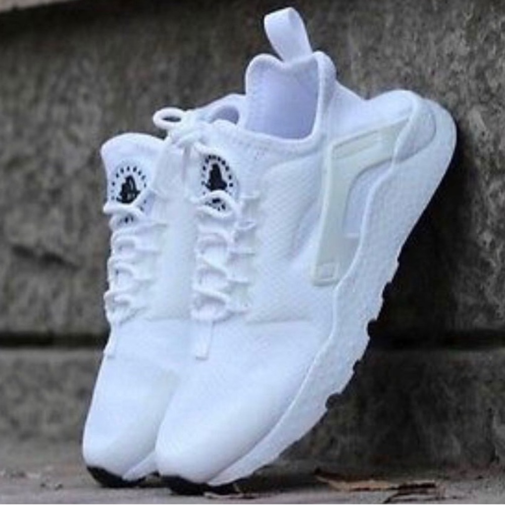 Nike Air Huarache Run ultra light off-white Athletic Trainers Womens size 9